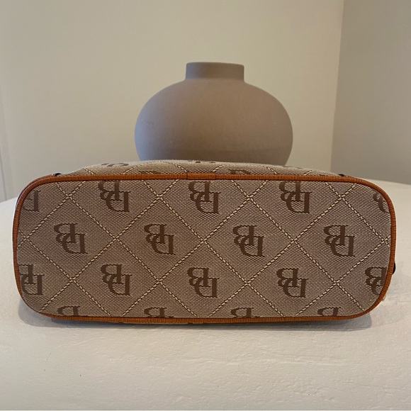 Dooney & Bourke Womens Quilt Logo Handbag (Tan) - Picture 5 of 9